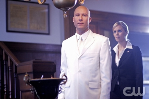 TheCW Staffel1-7Pics_207.jpg - "Apocalypse" --  Pictured (L-R) Michael Rosenbaum as Lex Luthor and  Laura Vandervoort as Kara in SMALLVILLE, on The CW Network. Photo: Michael Courtney/The CW © 2007 The CW Network, LLC. All Rights Reserved.